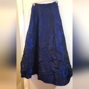 ✨️LAST CHANCE ✨️Deep dark blue size 9/10 floor length skirt with crinoline